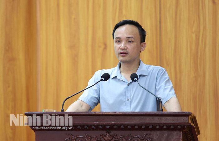 Đồng chí Cao Trường Sơn, Tỉnh ủy viên, Bí thư Đảng ủy phường phát biểu tại hội nghị.
