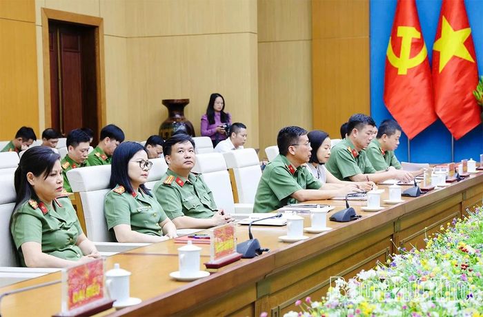 Lực lượng Công an tỉnh tham dự lễ phát động tại điểm cầu tỉnh Phú Thọ.