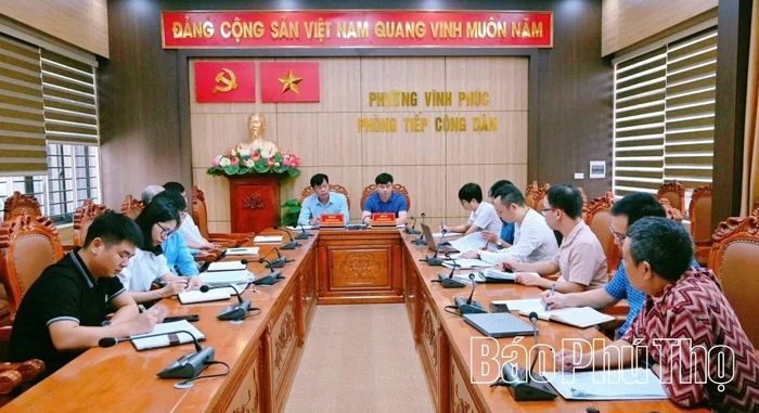 Lãnh đạo phường Vĩnh Phúc họp bàn triển khai các biện pháp xây dựng chính quyền gần dân, sát dân, vì Nhân dân phục vụ.