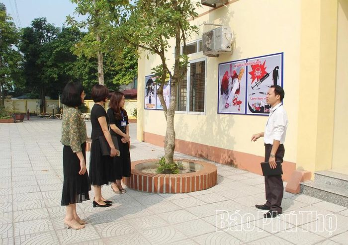 Trung tâm Kiểm soát bệnh tật tỉnh Phú Thọ giám sát công tác thực thi Luật PCTHTL tại Trường Phổ thông DTNT THCS và THPT Yên Lập).