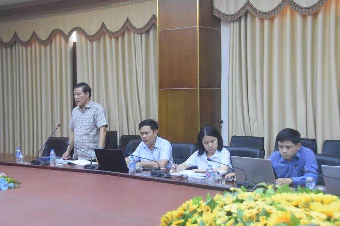 Đại diện lãnh đạo Ban Quản lý Khu Kinh tế tỉnh báo cáo tại cuộc họp - Ảnh: Đ.V