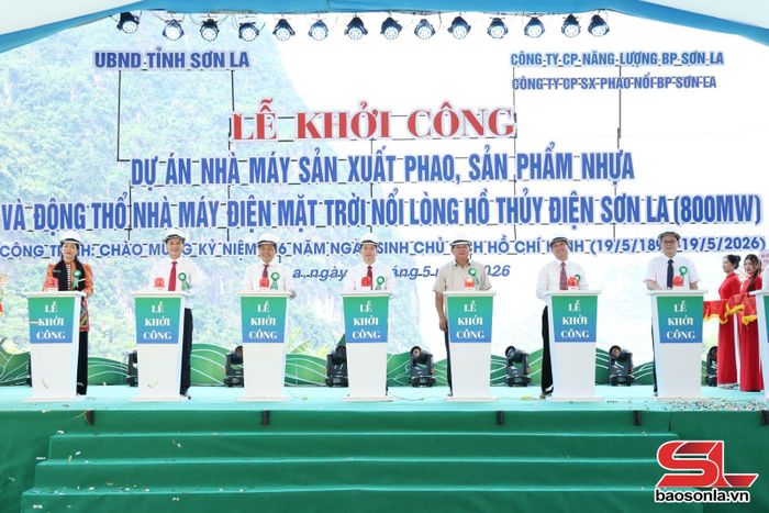 Khởi công Nhà máy sản xuất phao và sản phẩm nhựa; động thổ Dự án điện mặt trời nổi lòng hồ thủy điện Sơn La 800 MW.Ảnh: PV