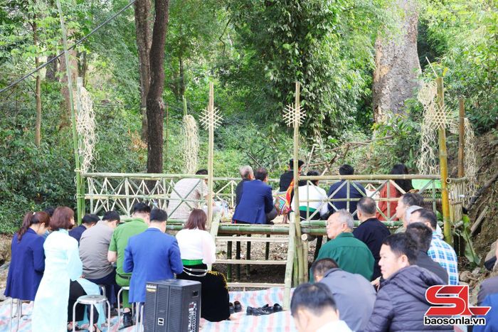 Khu rừng đầu nguồn mó nước Bó Hoi, bản Bước được lựa chọn để tổ chức Lễ Xên bản, Xên mường dịp đầu năm mới.