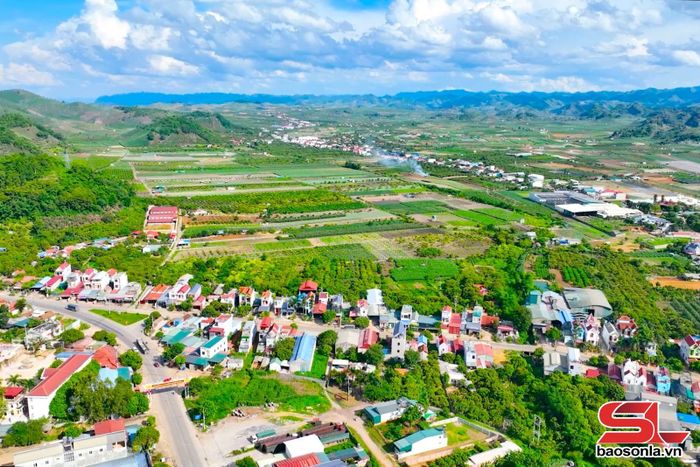 Kết cấu hạ tầng xã Mai Sơn được đầu tư khang trang. Ảnh: PV