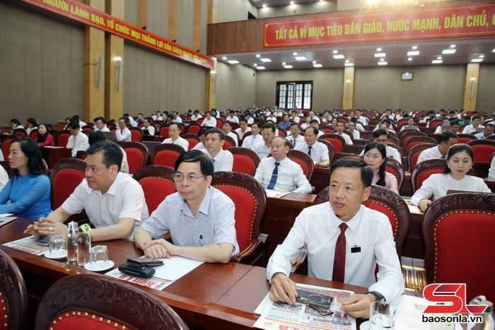 Đại biểu các sở, ngành của tỉnh dự hội nghị.