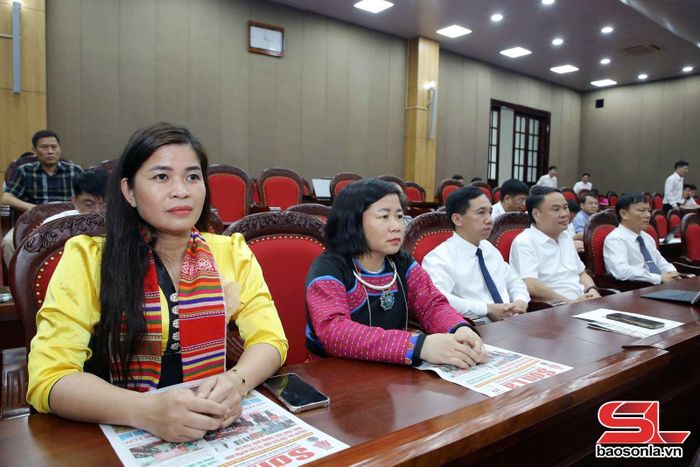 Đại biểu các xã, phường dự hội nghị.