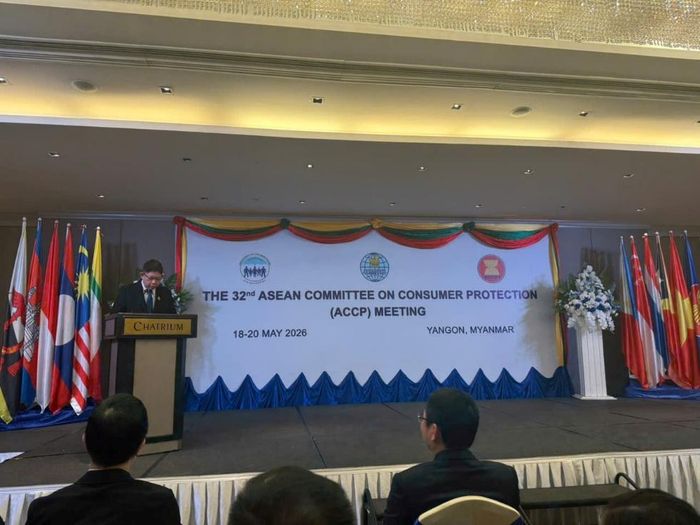 Ông Ronnarong Phoolpipat - Tổng Thư ký Văn phòng Ủy ban Bảo vệ Người tiêu dùng Thái Lan (OCPB) phát biểu tại Hội nghị