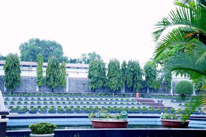 Nghĩa trang Liệt sĩ Bình Dương là nơi yên nghỉ của hơn 2.500 phần mộ anh hùng liệt sĩ quê quán ở miền Bắc và miền Trung