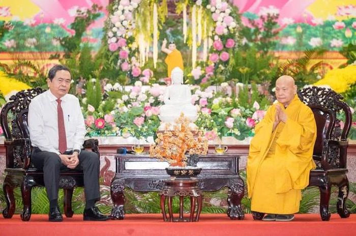 Chủ tịch Quốc hội Trần Thanh Mẫn và Trưởng lão Hòa thượng Thích Thiện Nhơn, Phó Pháp chủ Hội đồng Chứng minh, Chủ tịch Hội đồng Trị sự GHPGVN - Ảnh: Đăng Huy