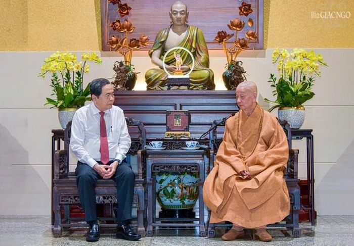 Đức Pháp chủ - Đại lão Hòa thượng Thích Trí Quảng trao đổi, chia sẻ với Chủ tịch Quốc hội Trần Thanh Mẫn và phái đoàn Đảng, Nhà nước, MTTQVN đến thăm, chúc mừng nhân Đại lễ Phật đản Phật lịch 2570