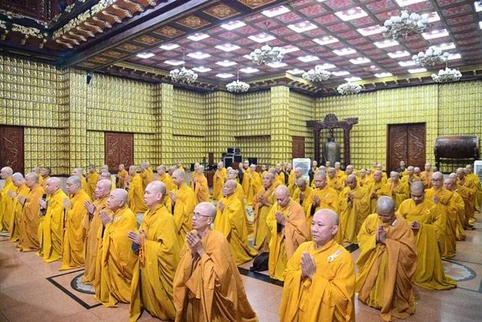 Trang nghiêm khóa lễ