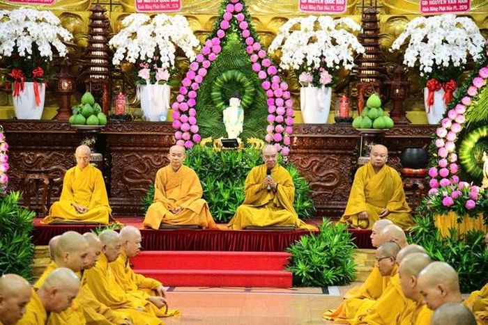 Hòa thượng Thích Nhựt Hỷ ban lời giáo giới