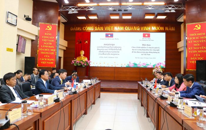 Buổi trao đổi kinh nghiệm trong quản lý, bảo trì hệ thống đường bộ giữa Lào và Việt Nam.