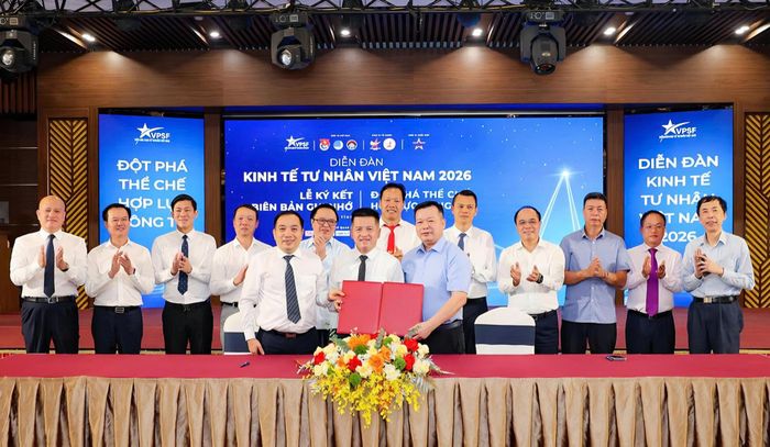 Hội Doanh nhân trẻ Hà Tĩnh ký kết hợp tác với Hội Doanh nghiệp Hà Tĩnh phía Nam và Hội Doanh nghiệp, doanh nhân Hà Tĩnh tại Hà Nội.