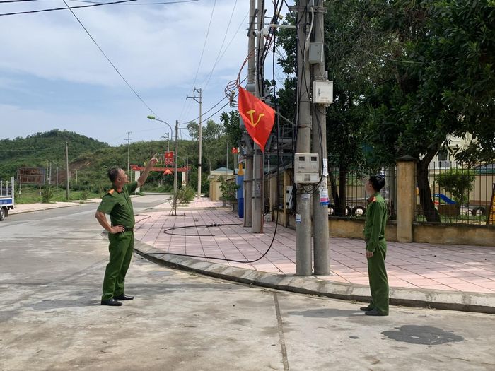 Công an xã Cái Chiên khảo sát lắp đặt Camera AI thay thế camera giám sát truyền thống.