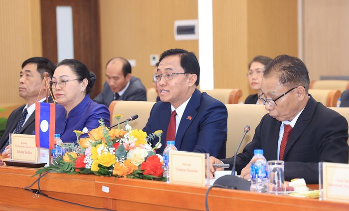 Bộ trưởng Bộ Công chính và Vận tải CHDCND Lào Leklay Sivilay đánh giá cao những kết quả tích cực đạt được trong hợp tác phát triển hạ tầng giao thông giữa Việt Nam và Lào thời gian qua (Ảnh: Tạ Hải).