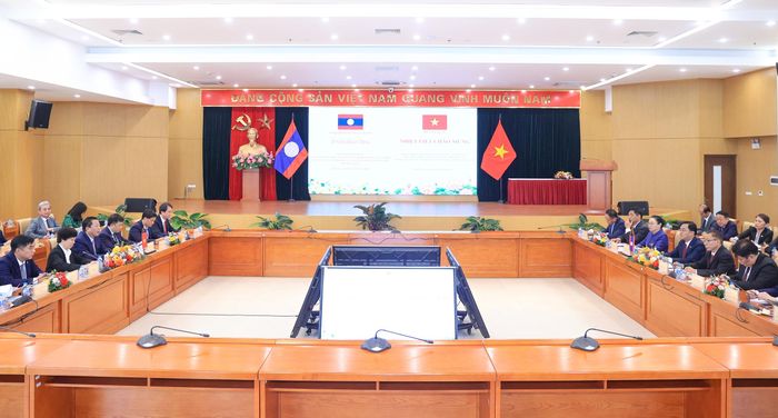 Toàn cảnh hội đàm cấp cao song phương giữa Bộ Xây dựng Việt Nam và Bộ Công chính và Vận tải CHDCND Lào (Ảnh: Tạ Hải).