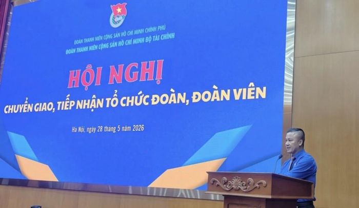 Đồng chí Lê Đôn - Bí thư Đoàn Thanh niên Bộ Tài chính phát biểu tại hội nghị.