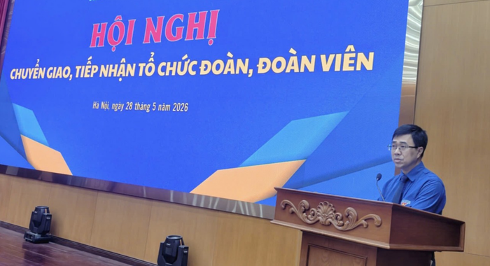 Đồng chí Bùi Hoàng Tùng - Bí thư Đoàn Thanh niên Chính phủ phát biểu tại hội nghị.