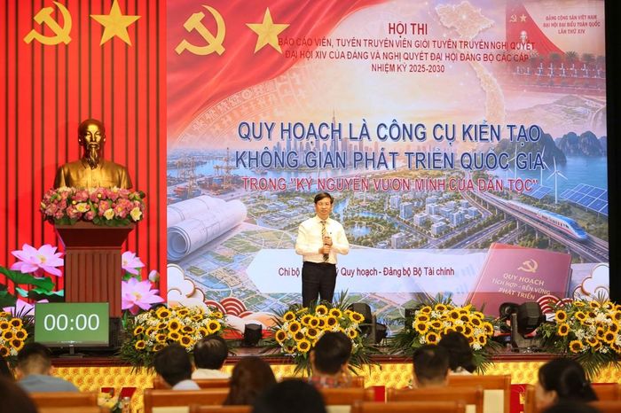 Thí sinh Bùi Văn Phương đến từ Vụ Quản lý quy hoạch.