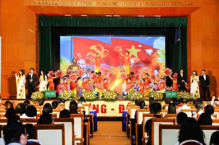 Một tiết mục văn nghệ do sinh viên Học viện Chính sách và phát triển chào mừng hội thi.