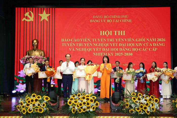 Thí sinh Phạm Thị Ngọc Giàu đến từ Tập đoàn Công nghiệp Cao su Việt Nam đoạt giải Nhất.