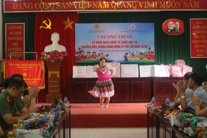 Biểu diễn văn nghệ tại chương trình