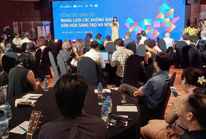 Toàn cảnh lễ công bố.