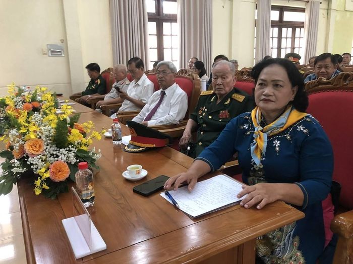 Đại tá Nguyễn Văn Tàu (tức Tư Cang), Anh hùng Lực lượng vũ trang Nhân dân và bà Trương Thị Hạnh - Trưởng Văn phòng CQĐD phía Nam thuộc Hội HTGĐLS Việt Nam tại buổi lễ.