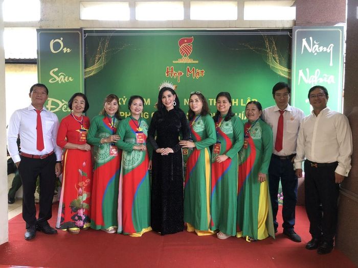 Á hậu 2 cuộc thi Hoa hậu Doanh nhân quốc gia Việt Nam Nguyễn Thị Mộng Trinh (tức Lucie Nguyễn) cũng là một trong những người đồng hành cùng Văn phòng CQĐD phía Nam - Hội HTGĐLS Việt Nam.