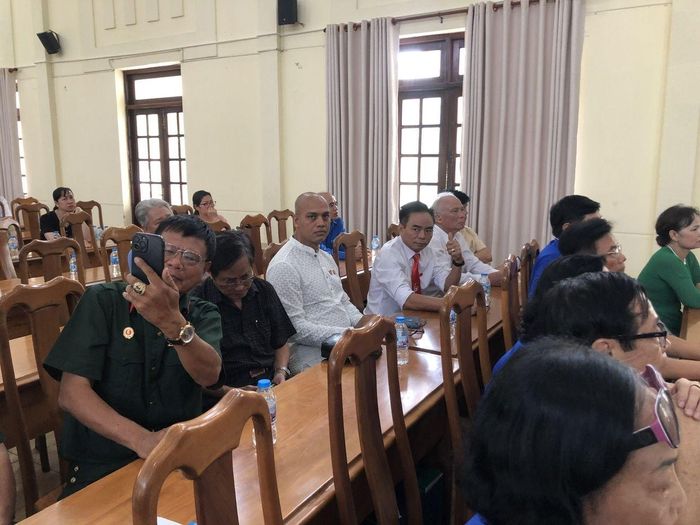 Trong nhiều doanh nghiệp luôn đồng hành cùng Văn phòng CQĐD phía Nam của Hội HTGĐLS Việt Nam, có ông Dhananjay Kumar - Phó Chủ tịch Hiệp hội Doanh nghiệp Ấn Độ tại Việt Nam (thứ ba từ trái sang ở hàng ghế chính diện).