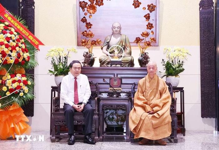 Chủ tịch Quốc hội Trần Thanh Mẫn thăm, chúc mừng Đại lão hòa thượng Thích Trí Quảng, Đức Pháp chủ Hội đồng Chứng minh Giáo hội Phật giáo Việt Nam. Ảnh: Văn Điệp/TTXVN