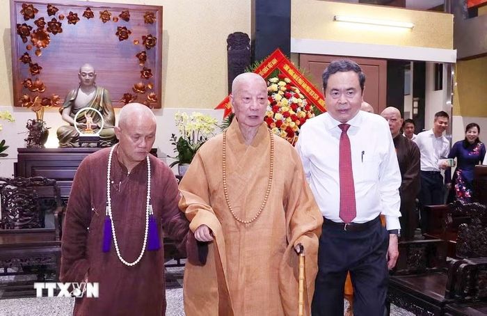 Chủ tịch Quốc hội Trần Thanh Mẫn thăm, chúc mừng Đại lão hòa thượng Thích Trí Quảng, Đức Pháp chủ Hội đồng Chứng minh Giáo hội Phật giáo Việt Nam. Ảnh: Văn Điệp/TTXVN
