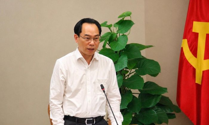 Bộ trưởng Bộ GD-ĐT Hoàng Minh Sơn báo cáo Phó Thủ tướng Chính phủ tại buổi làm việc. Ảnh: Bộ GD-ĐT