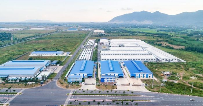 Công an TP Đồng Nai đã ra quyết định khởi tố bị can, bắt tạm giam bà Đặng Lê Bích Phượng, Trưởng ban Kiểm soát của Tổng công ty Sonadezi.