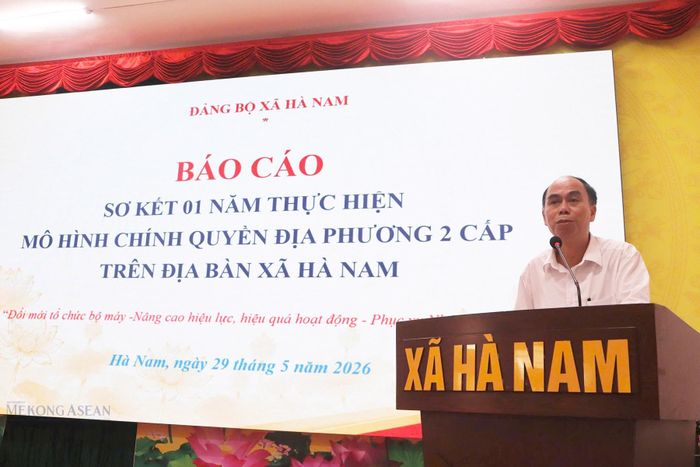 Ông Nguyễn Xuân Chinh, Phó Bí thư Thường trực Đảng ủy xã Hà Nam phát biểu tại hội nghị. Ảnh: Ngọc Hà.