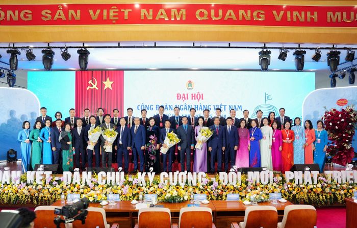 Công đoàn Ngân hàng Việt Nam không ngừng đổi mới, sáng tạo, nâng cao năng lực, phát huy vai trò đại diện, bảo vệ quyền, lợi ích hợp pháp, chính đáng của người lao động; tích cực tham gia xây dựng, phát triển ngành Ngân hàng Việt Nam hiện đại, an toàn, hiệu quả, hội nhập và bền vững.