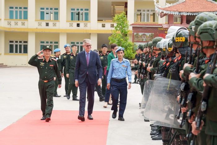 Thiếu tướng Nguyễn Thế Hùng, Phó Chánh Văn phòng thường trực Bộ Công an về GGHB LHQ cùng đoàn chuyên gia LHQ thăm đơn vị Cảnh sát GGHB số 1, tháng 6/2025.