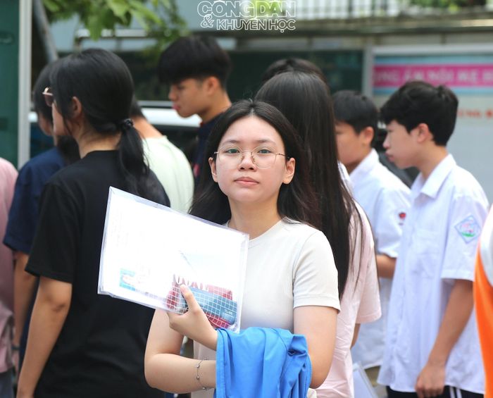 Theo kế hoạch, ngày 30/5, buổi sáng thí sinh thi môn Ngữ văn trong thời gian 120 phút, buổi chiều thi Ngoại ngữ trong 60 phút. Ngày 31/5, thí sinh thi môn Toán trong 120 phút.
