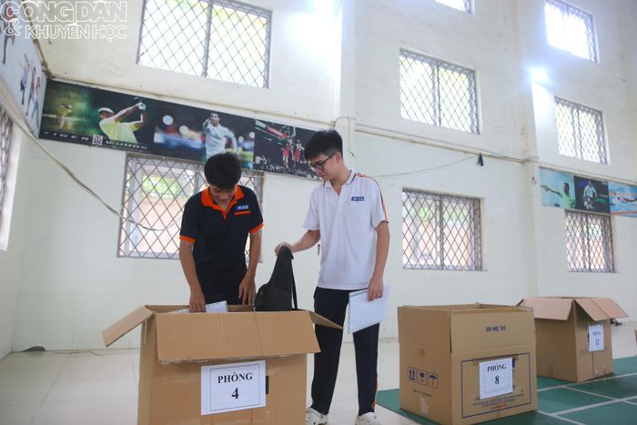Để phòng, chống gian lận bằng thiết bị công nghệ cao, điểm thi bố trí khu vực riêng để lưu giữ điện thoại, thiết bị thu phát thông tin và đồ dùng cá nhân của thí sinh. 