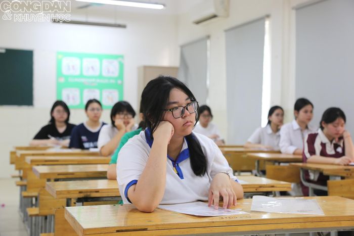 Tổng số thí sinh đăng ký dự tuyển vào lớp 10 trung học phổ thông công lập năm học 2026-2027 là gần 125.000 em, tăng hơn 21.000 thí sinh so với năm ngoái.