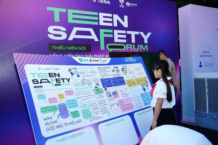 Trẻ em cần đặt vào vị trí trung tâm và được bảo vệ an toàn ngay cả trên môi trường mạng
