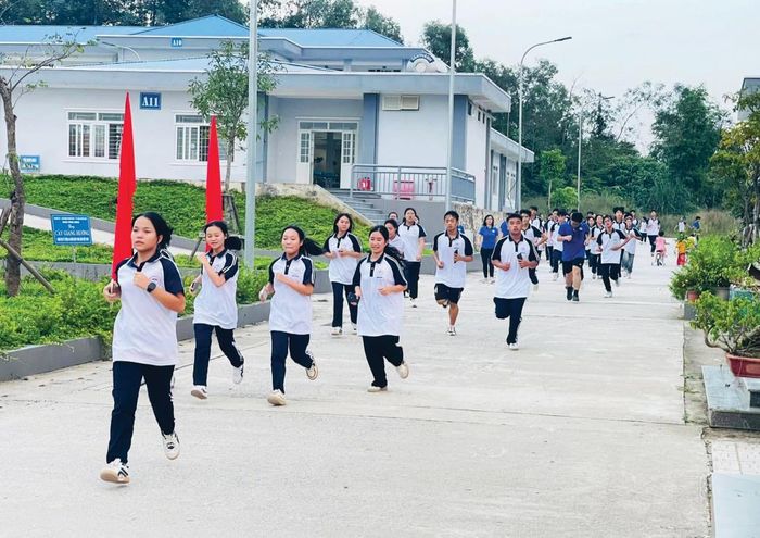Các hoạt động thể dục thể thao được các trường học tổ chức nhằm giảm căng thẳng cho học sinh trong mùa thi.
