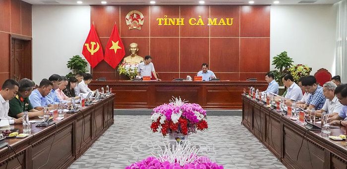 Toàn cảnh buổi làm việc nhằm tháo gỡ khó khăn về nguồn vật liệu cho dự án nâng cấp, mở rộng Cảng Hàng không Cà Mau.