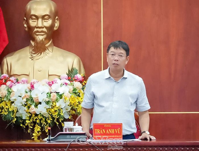 Phó Tổng Giám đốc ACV Trần Anh Vũ kiến nghị UBND tỉnh Cà Mau hỗ trợ kết nối với các tỉnh khu vực để bổ sung nguồn cát, đá xây dựng cho dự án.