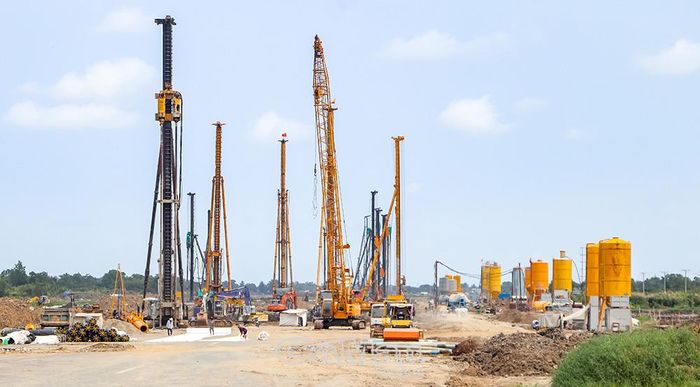  Với tổng vốn đầu tư 2.399 tỷ đồng, dự án mở rộng sân bay kỳ vọng sẽ là "đòn bẩy" đưa kinh tế Cà Mau tăng trưởng hai con số.