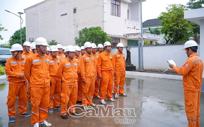 Các lực lượng tham gia khắc phục thiệt hại trong buổi diễn tập nhận nhiệm vụ ngoài hiện trường.