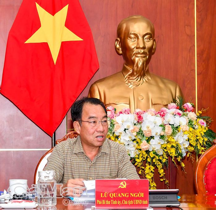 Chủ tịch UBND tỉnh Lữ Quang Ngời lưu ý việc tổ chức bồi dưỡng chuyên môn, nghiệp vụ cho cán bộ, công chức cần đổi mới hình thức để vừa hiệu quả vừa đảm bảo công việc chuyên môn.