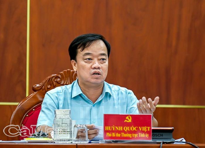Phó Bí thư Thường trực Tỉnh ủy Huỳnh Quốc Việt yêu cầu Sở Công Thương cùng các ngành, địa phương khẩn trương triển khai các giải pháp phát triển, khai thác tối đa tiềm năng, lợi thế của tỉnh từ dịch vụ - thương mại, năng lượng sạch đến nâng cao giá trị nông nghiệp thông qua xây dựng chuỗi liên kết từ sản xuất, chế biến đến xuất khẩu.