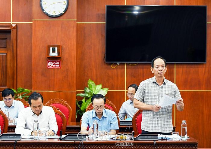  Giám đốc Sở Công Thương Nguyễn Chí Thiện cùng các thành viên Ban Giám đốc báo cáo với Thường trực Tỉnh ủy về định hướng phát triển ngành trong những tháng cuối năm; đồng thời nghiêm túc nhìn nhận vai trò, trách nhiệm của tập thể lãnh đạo trong công tác chỉ đạo, điều hành, nhằm góp phần thúc đẩy tăng trưởng chung của tỉnh.